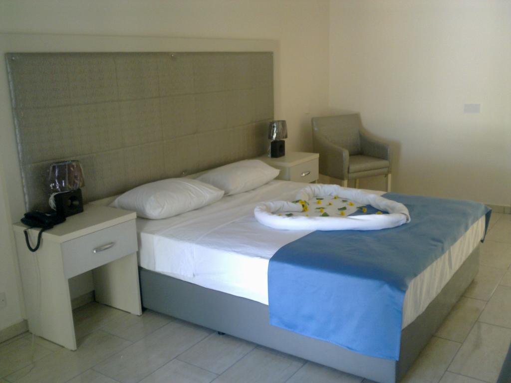Hotel Club Alda Lapithos  Habitación foto